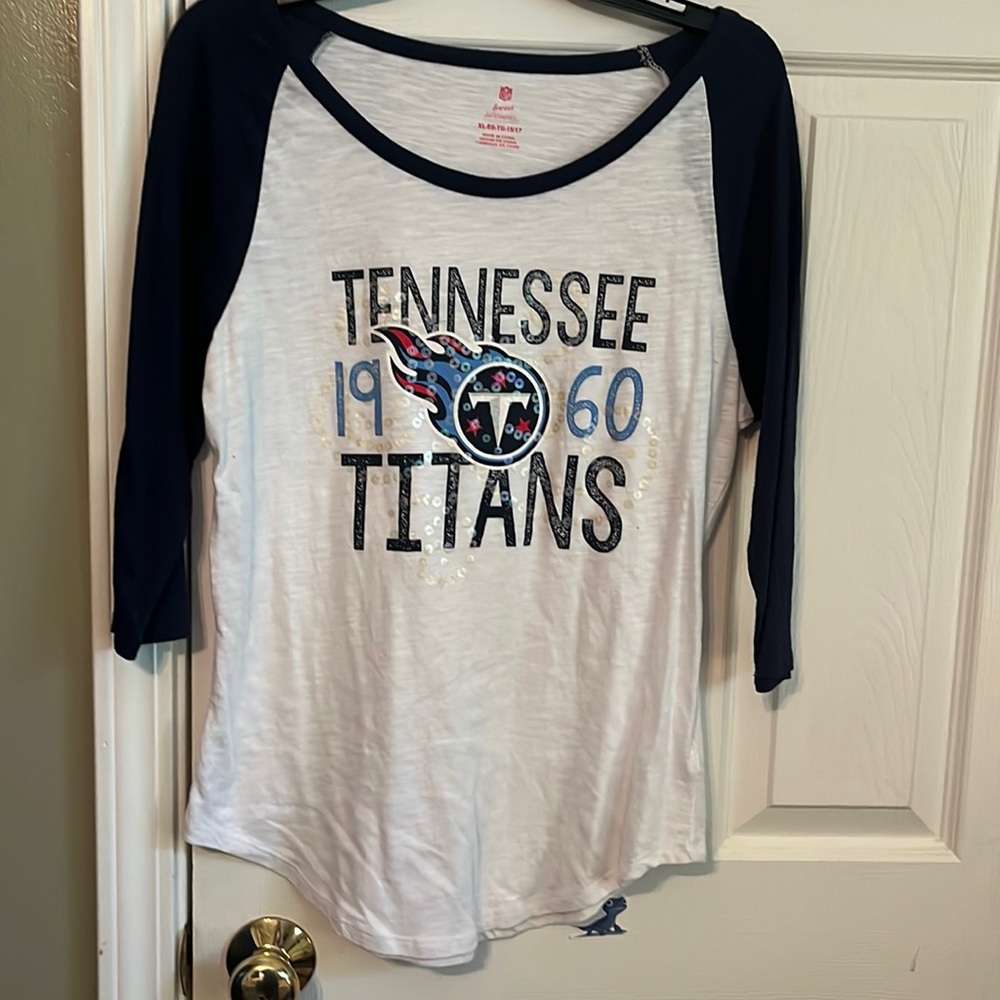 Women’s XL Tennessee Titans 3/4 sleeve length top.